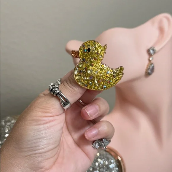 ⚜️💕 Cute Yellow Duck Brooch - Picture 6 of 7